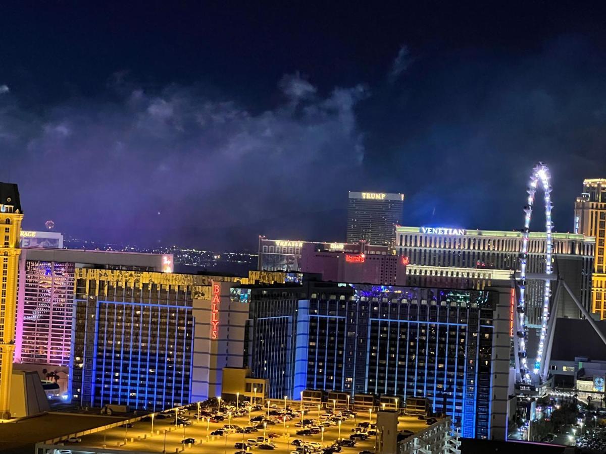 Balcony Suite Strip View Las Vegas Exterior foto